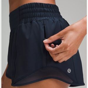 Lululemon High-Rise Hotty Hot Short 2.5”